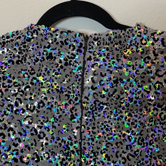 NWT Sandra Mansour
Sequined Velvet Leopard Mini - Picture 15 of 17